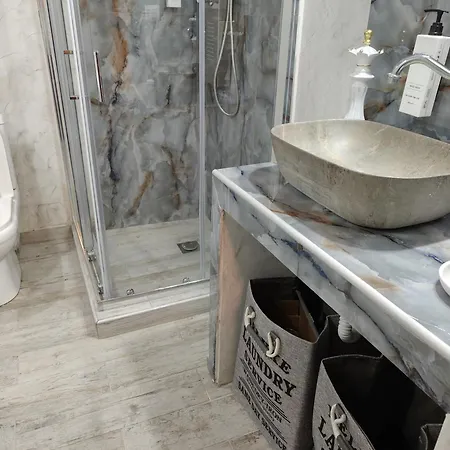 Апартаменты Eleousa House *