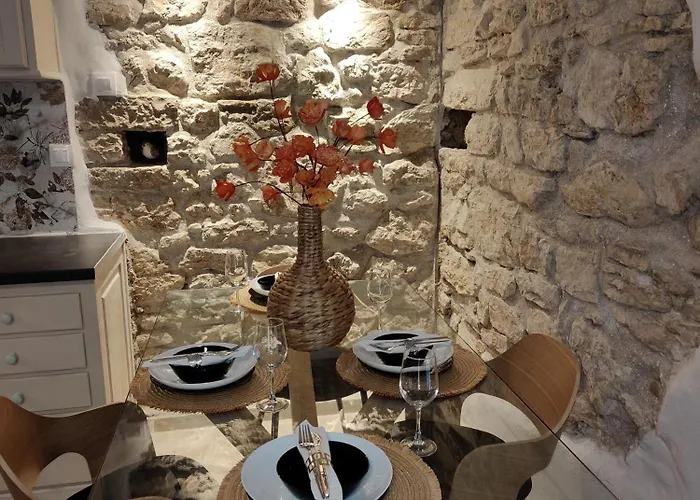 Eleousa House نساكيون