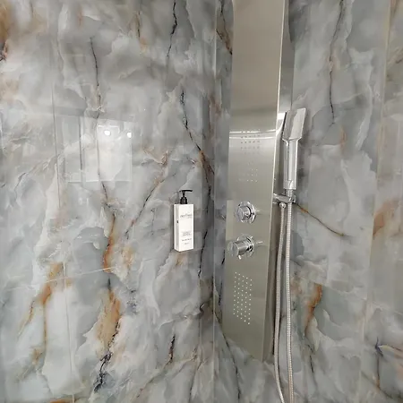 Eleousa House شقة *