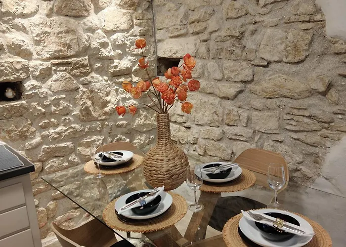 Eleousa House